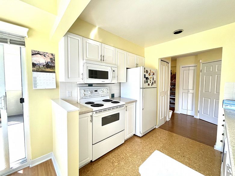 204 5626 Larch Street