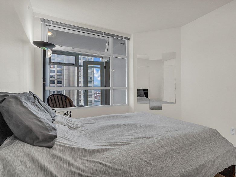 2706 438 Seymour Street