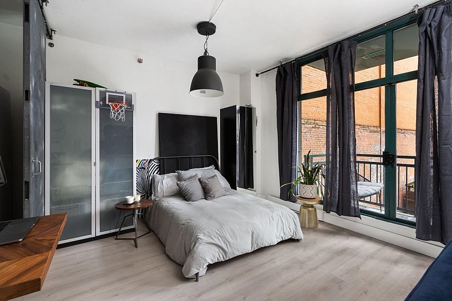 212 22 E Cordova Street