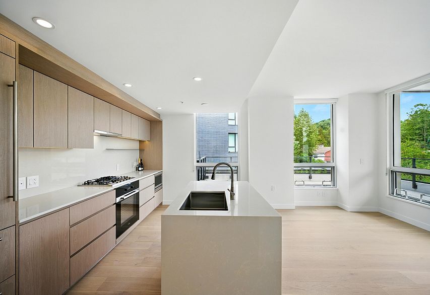 315 5212 Cambie Street