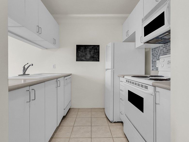 2706 438 Seymour Street