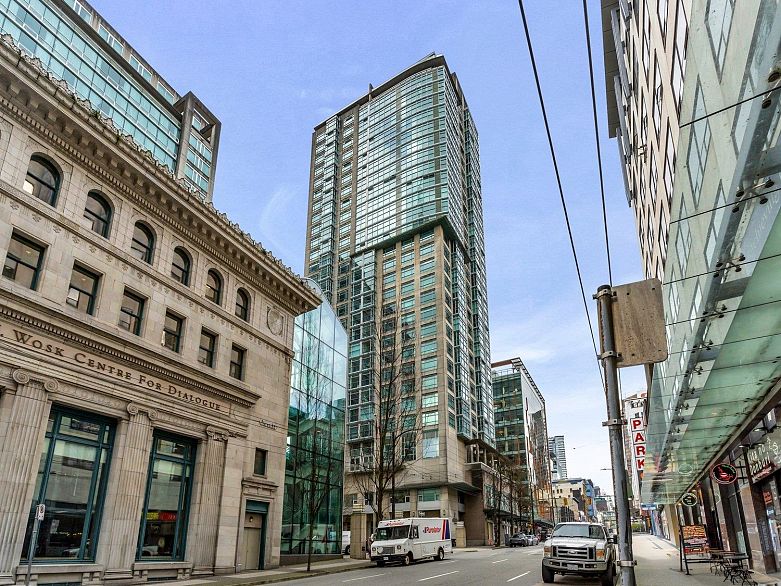 2706 438 Seymour Street