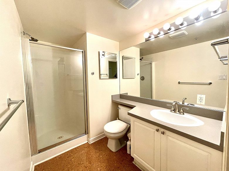 204 5626 Larch Street