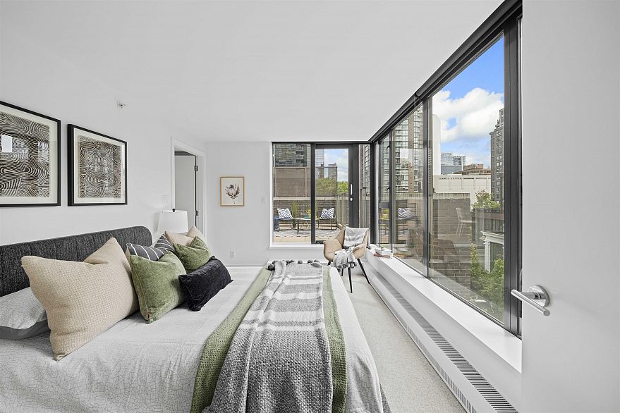 702 1133 Hornby Street