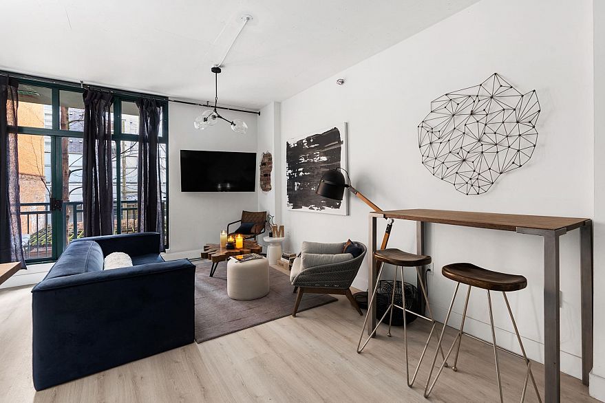 212 22 E Cordova Street