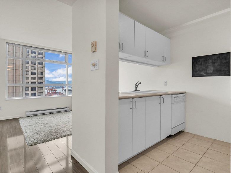 2706 438 Seymour Street