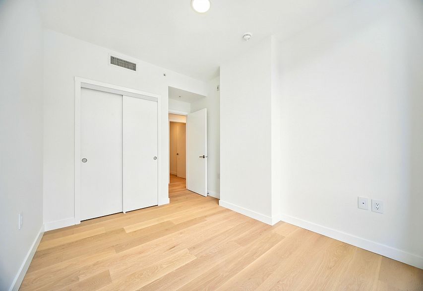 315 5212 Cambie Street