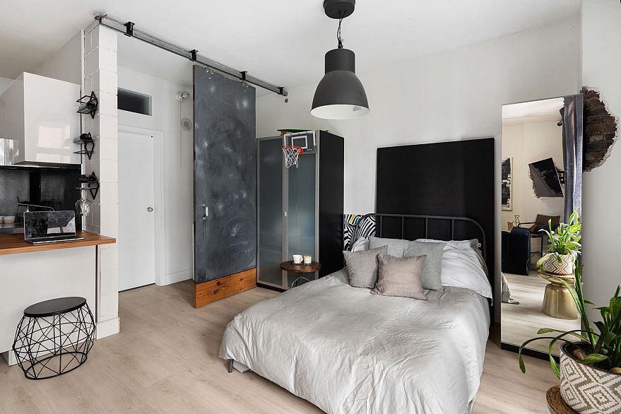 212 22 E Cordova Street