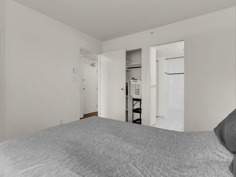 2706 438 Seymour Street