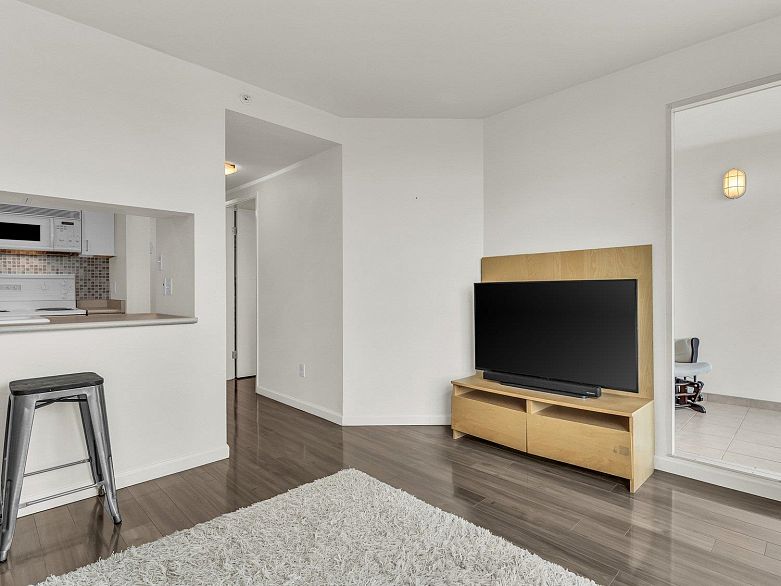 2706 438 Seymour Street