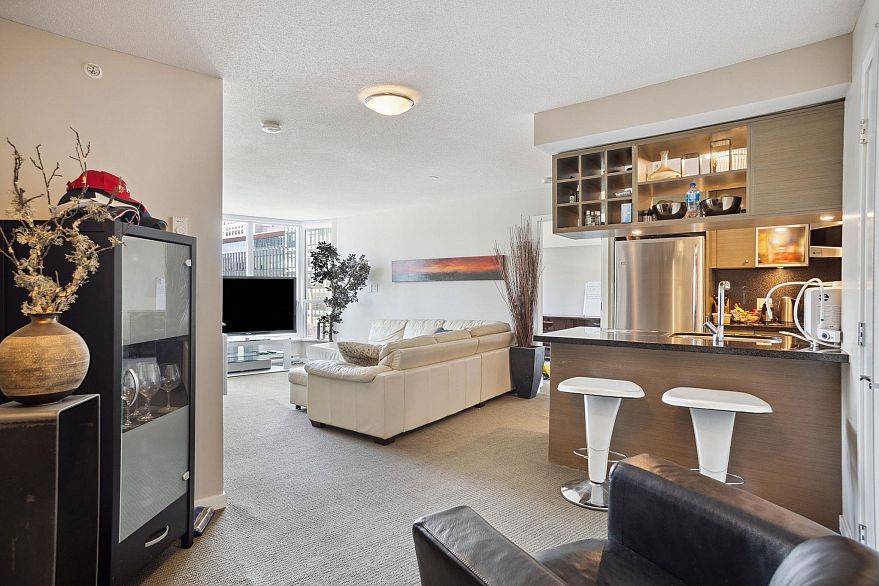 714 833 Seymour Street