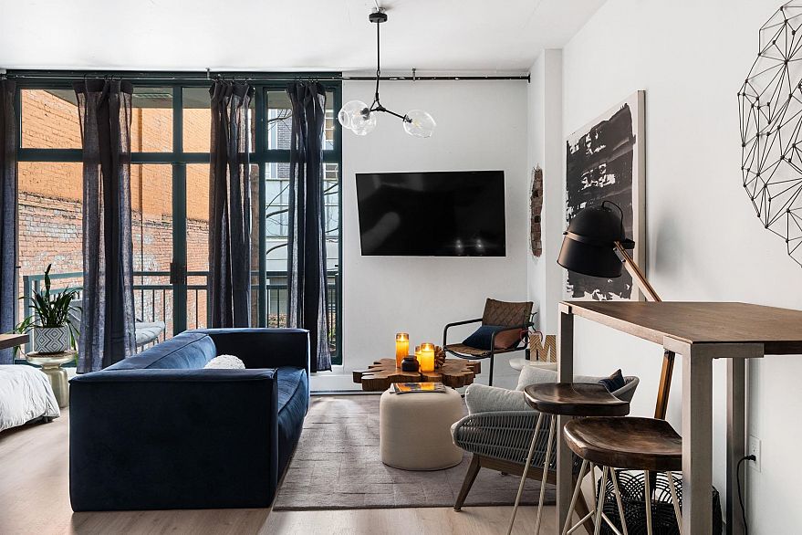 212 22 E Cordova Street