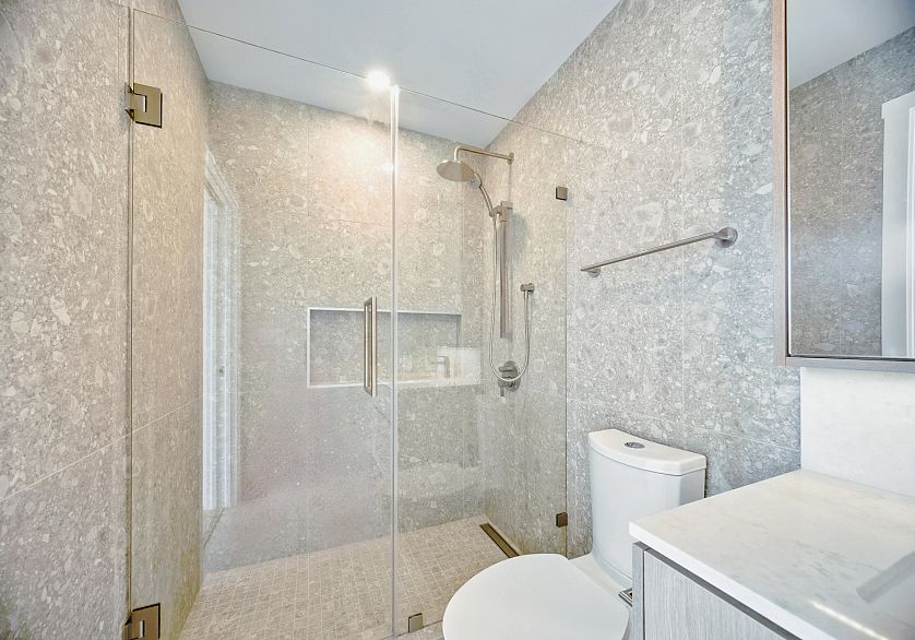 315 5212 Cambie Street