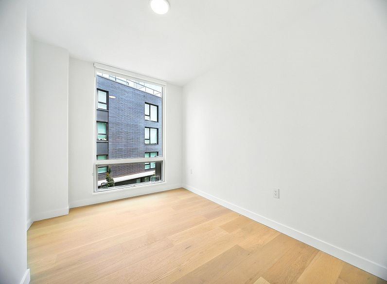 315 5212 Cambie Street