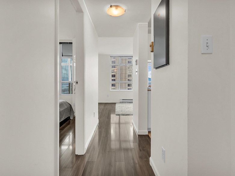 2706 438 Seymour Street