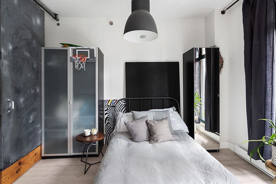 212 22 E Cordova Street