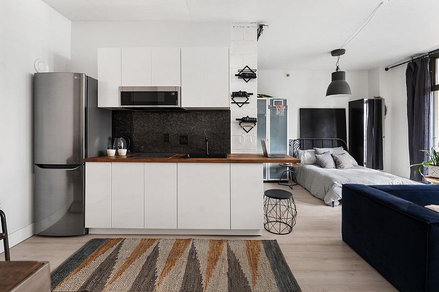 212 22 E Cordova Street