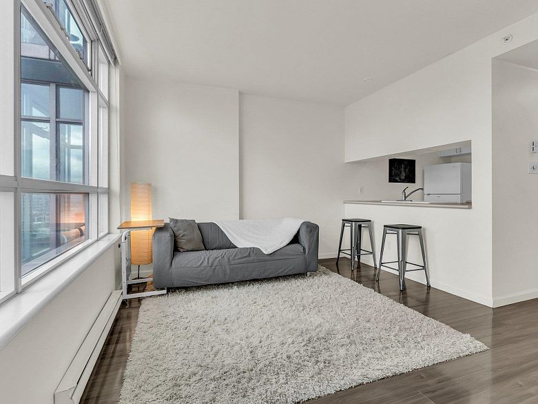 2706 438 Seymour Street