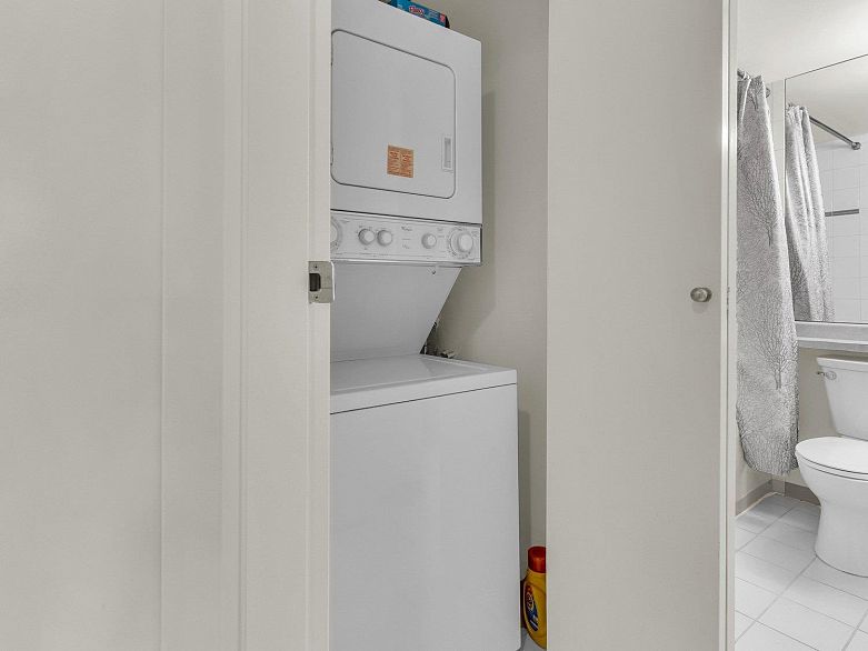 2706 438 Seymour Street