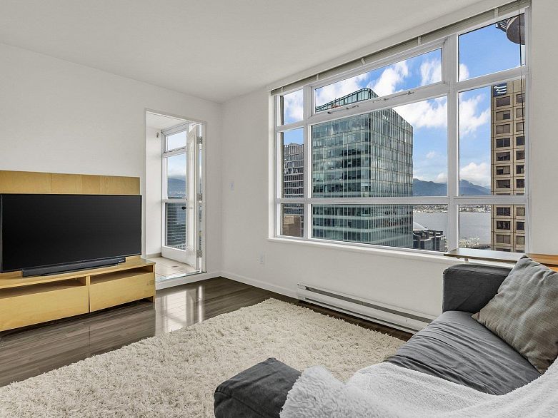 2706 438 Seymour Street