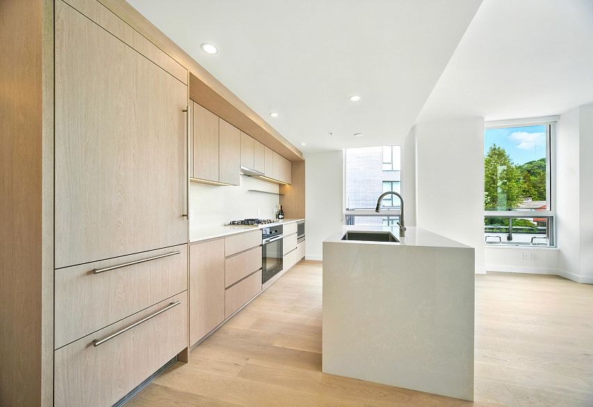 315 5212 Cambie Street