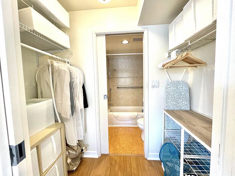 204 5626 Larch Street