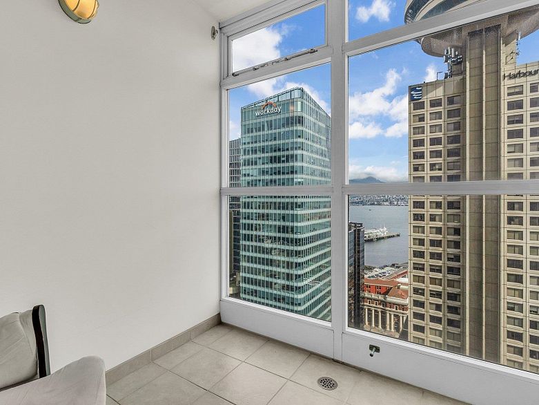 2706 438 Seymour Street