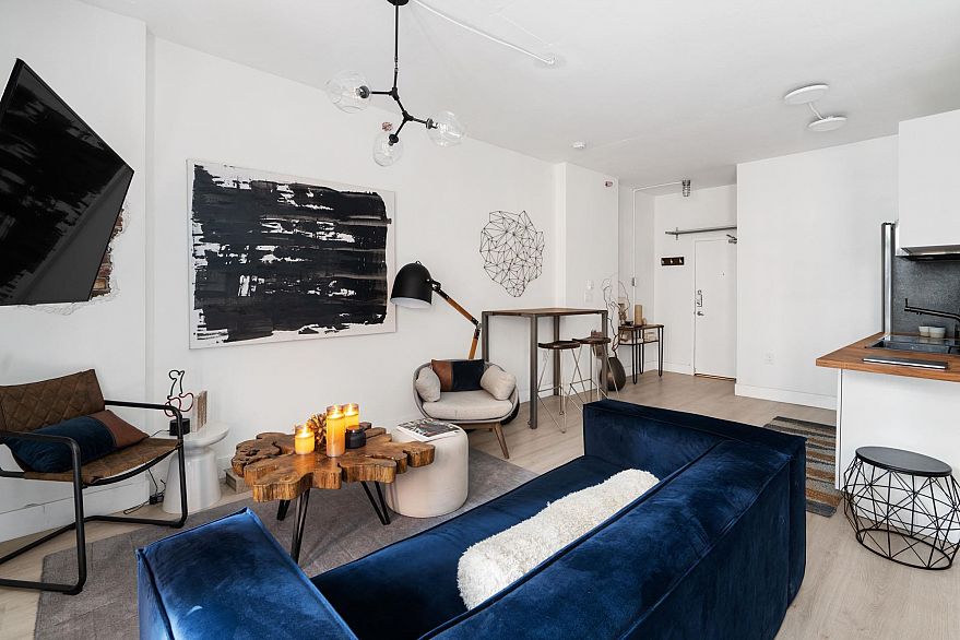 212 22 E Cordova Street