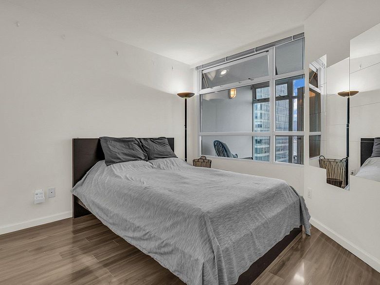 2706 438 Seymour Street