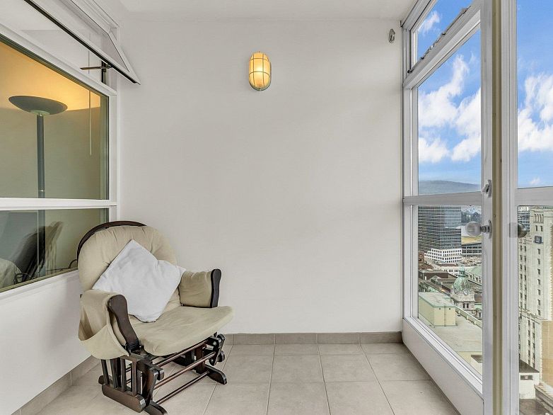 2706 438 Seymour Street