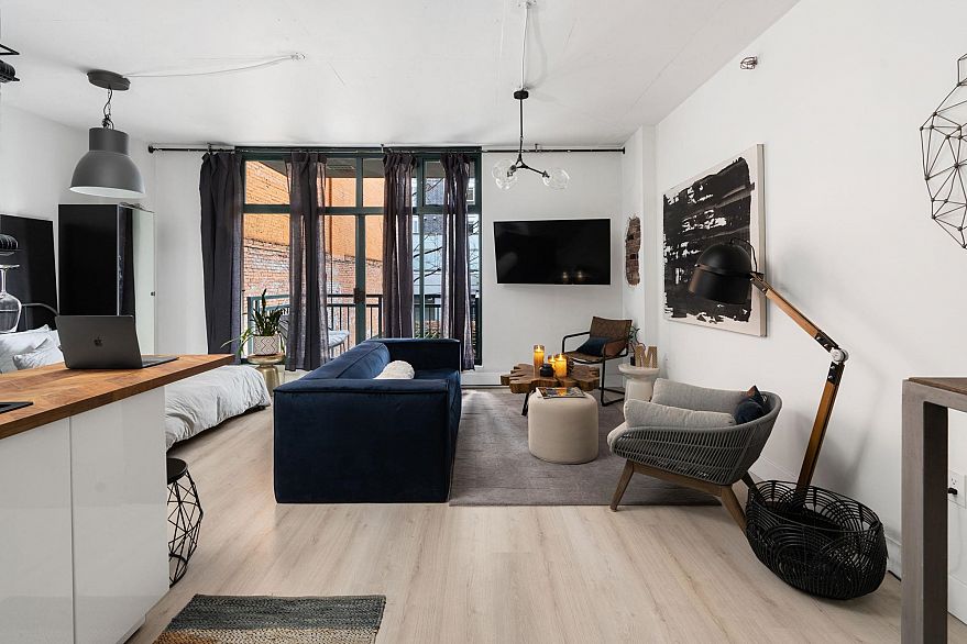 212 22 E Cordova Street