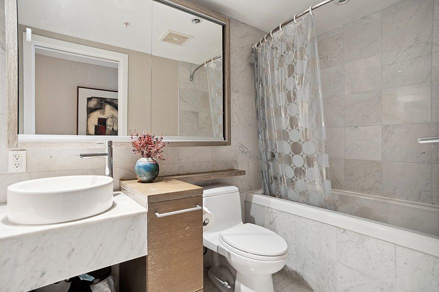 714 833 Seymour Street