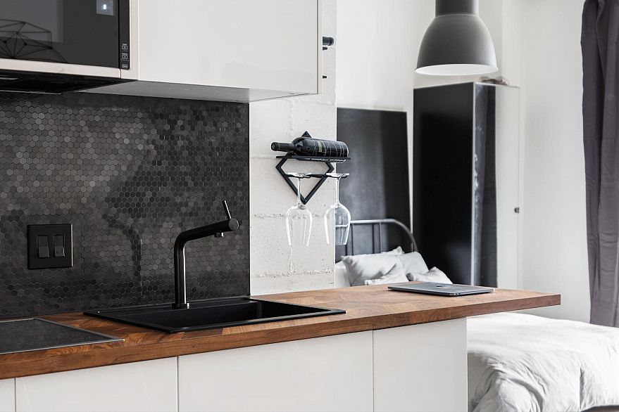 212 22 E Cordova Street