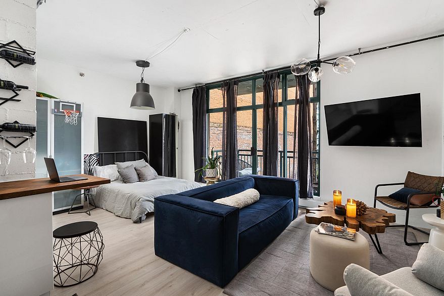 212 22 E Cordova Street