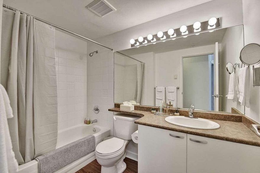 204 1249 Granville Street