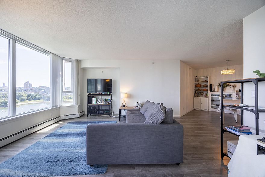 2505 388 Drake Street