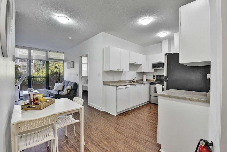 204 1249 Granville Street