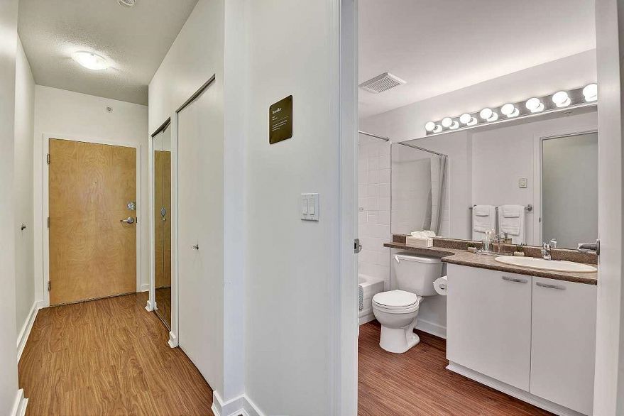 204 1249 Granville Street