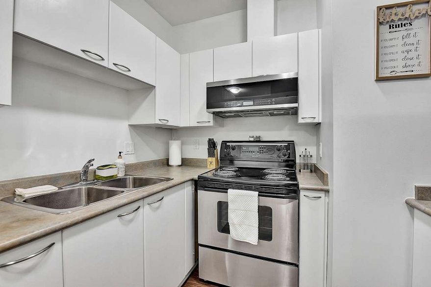 204 1249 Granville Street