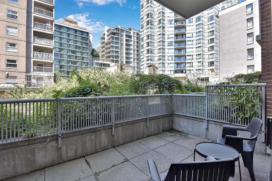 204 1249 Granville Street