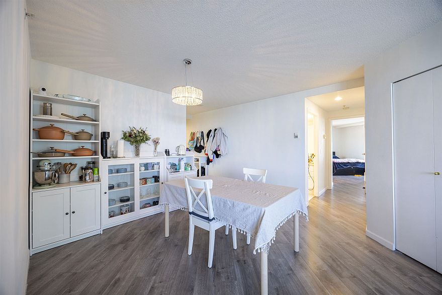 2505 388 Drake Street