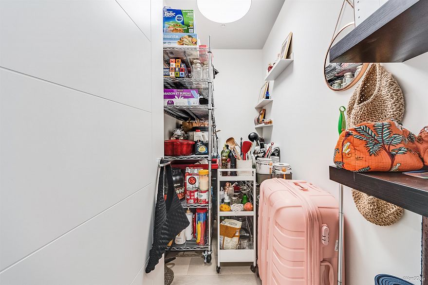 102 4240 Cambie Street