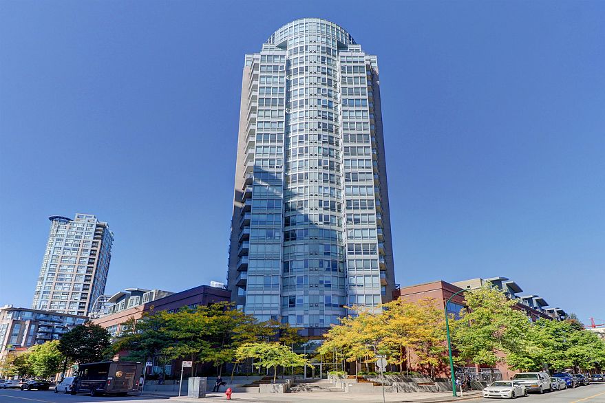 2207 63 Keefer Place