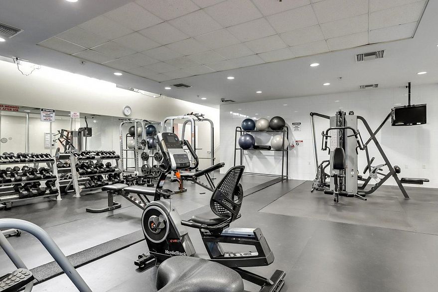 1801 233 Robson Street