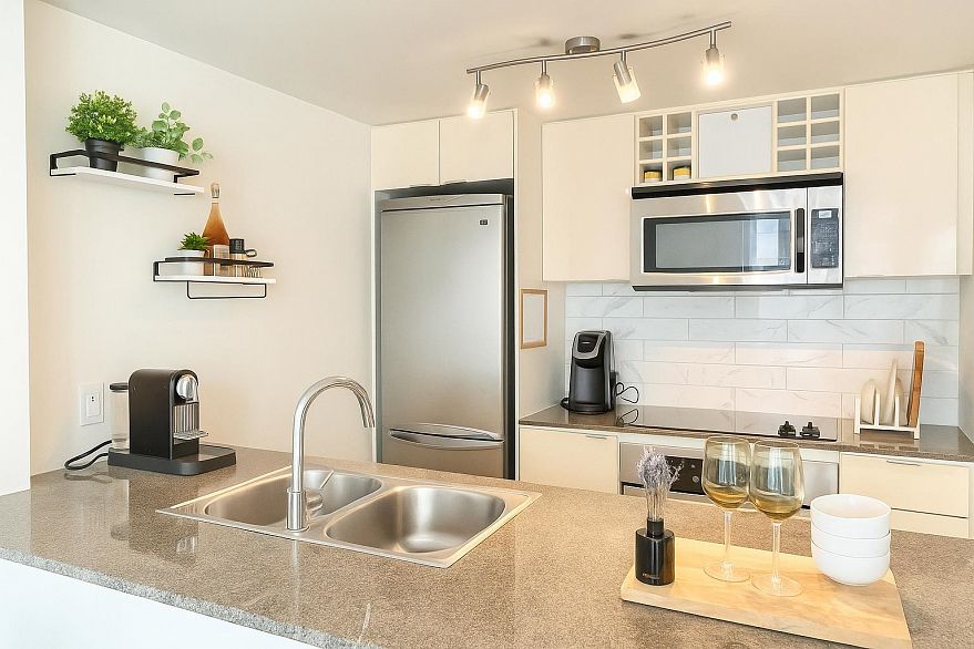 1801 233 Robson Street