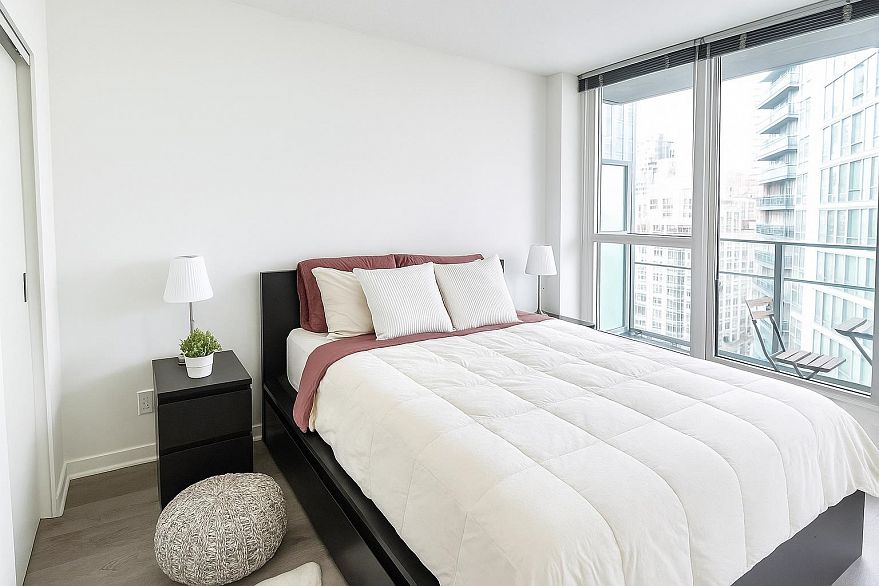 1801 233 Robson Street