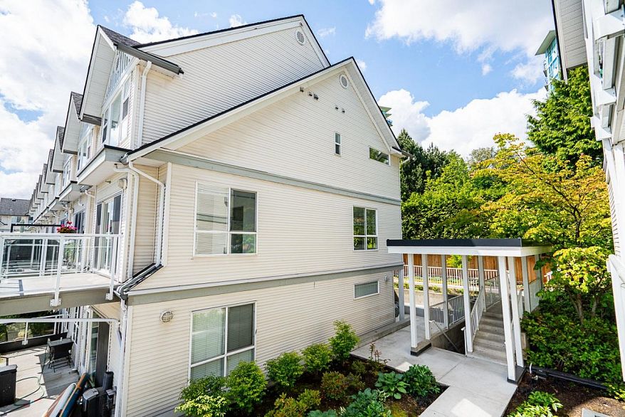 64 2727 E Kent Avenue North