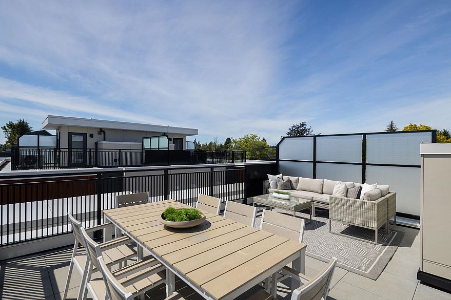 212 715 W 49th Avenue