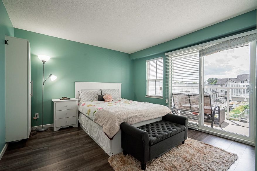 64 2727 E Kent Avenue North