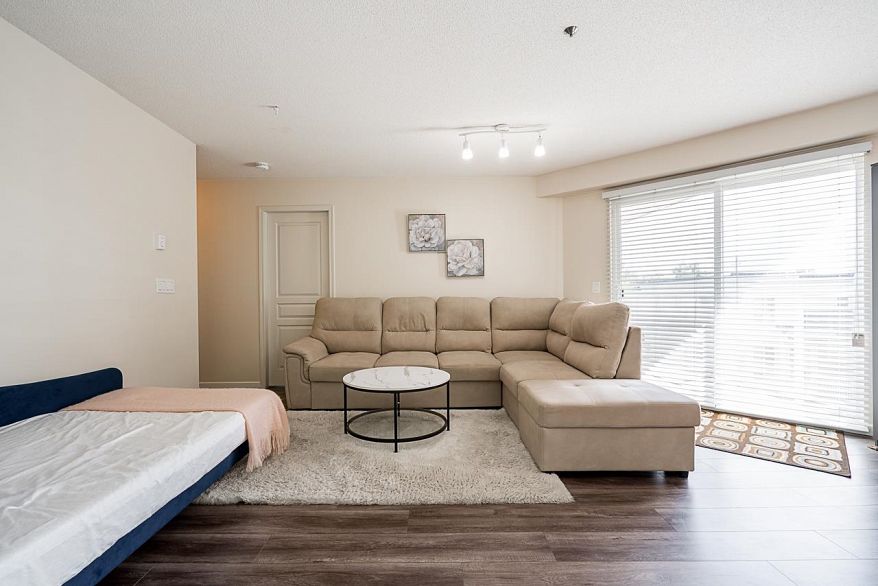 64 2727 E Kent Avenue North